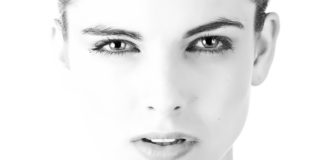 Polacy nadal kupują w małych sklepach