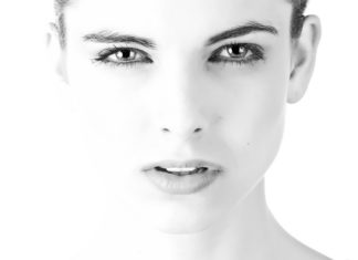 Polacy nadal kupują w małych sklepach