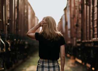 Do jakich fasonów spódnic pasują T-shirty