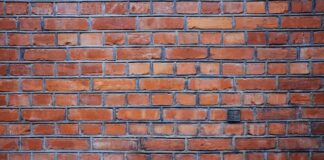 Jakie materiały budowlane są najlepsze do remontu dachu?