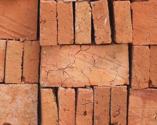 Jakie materiały budowlane są najlepsze na ściany zewnętrzne?