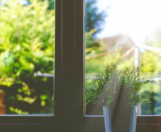 Jakie okna wybrać do mieszkania?