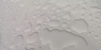 Jakie są różnice między płytami gipsowo-kartonowymi a tradycyjnymi metodami wykańczania ścian?