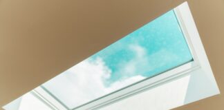 Jakie okna i drzwi wybrać, by zminimalizować dźwięki z zewnątrz?