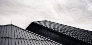 Częste błędy popełniane podczas wyboru i montażu pokryć dachowych