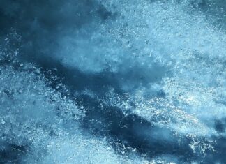 Czym wyciszyć osłonę silnika?