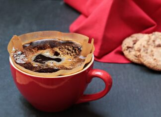 Gdzie jest filtr paliwa ford focus c max 1.8 benzyna?